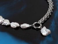 Bonito collar de perlas cultivadas y plata de ley.