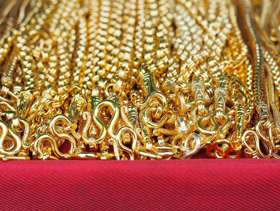 ¿Las joyas chapadas en oro se pegan a un imán?
