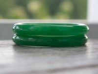 4 razones por las que llevar un brazalete de jade en la mano izquierda